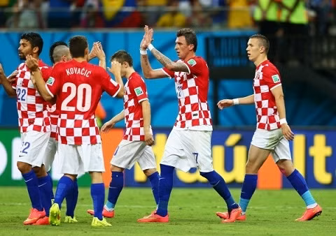 Euro 2016 Croatia - CH Czech: Modric pham chat nhac truong