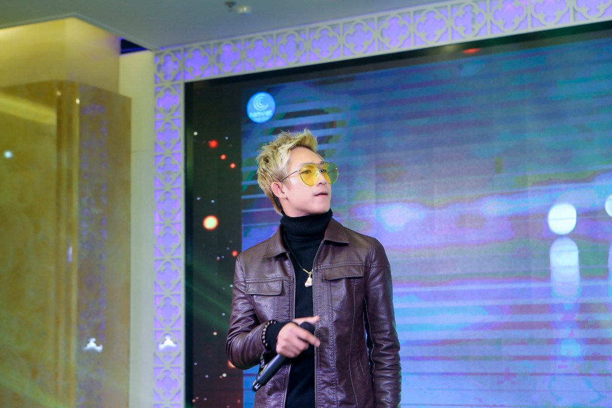 Hot boy tung muon tu tu khi roi nhom HKT tiet lo ve nu dai gia an nhan