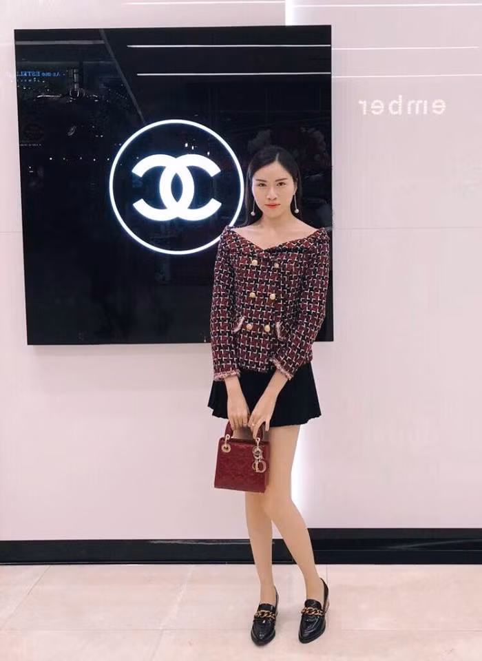 Thanh Thanh Huyền không ngần ngại diện những bộ trang phục rất sexy, nóng bỏng.