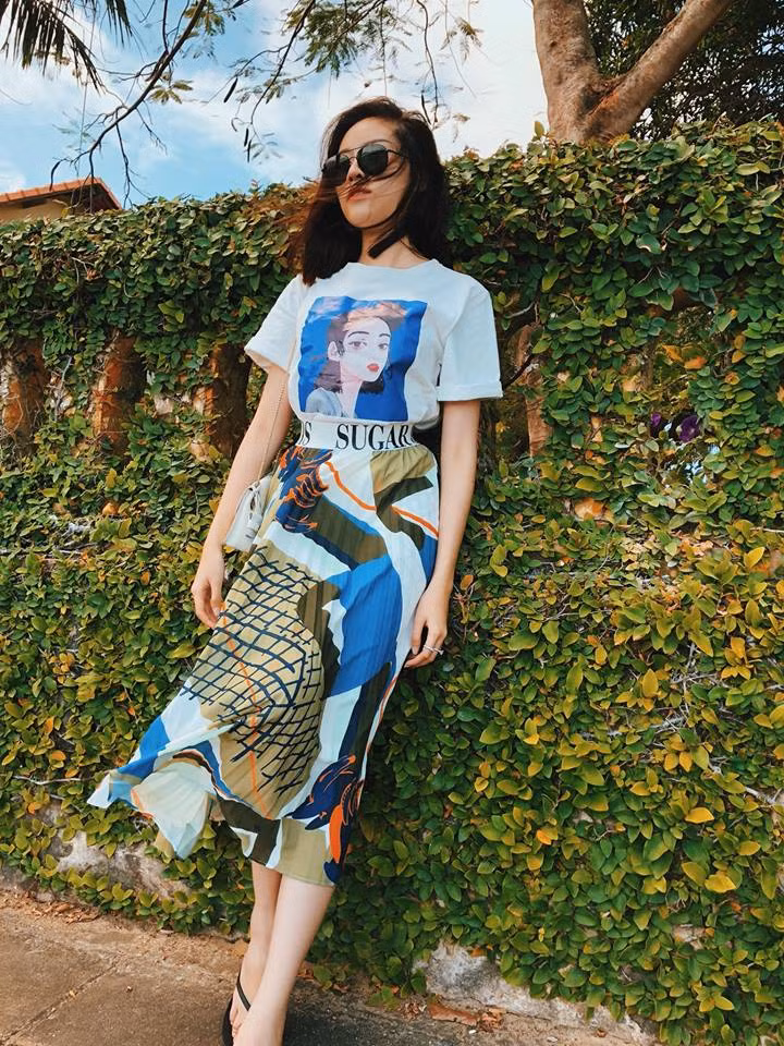 Sau đó, cô MC 9X này đã về Đài truyền hình Việt Nam làm việc với vai trò người dẫn chương trình của hàng loạt các chuyên mục ăn khách như: "S – Vietnam", "Bản Thiết kế cuộc sống", "Sài Gòn đêm thứ 7″.