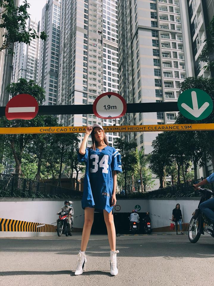 Dù vậy, ít ai biết rằng Thanh Huyền chỉ cao 1m65, đây là chiều cao không thực sự ấn tượng nhưng cô nàng này lại có đôi chân dài đến 1,1m.