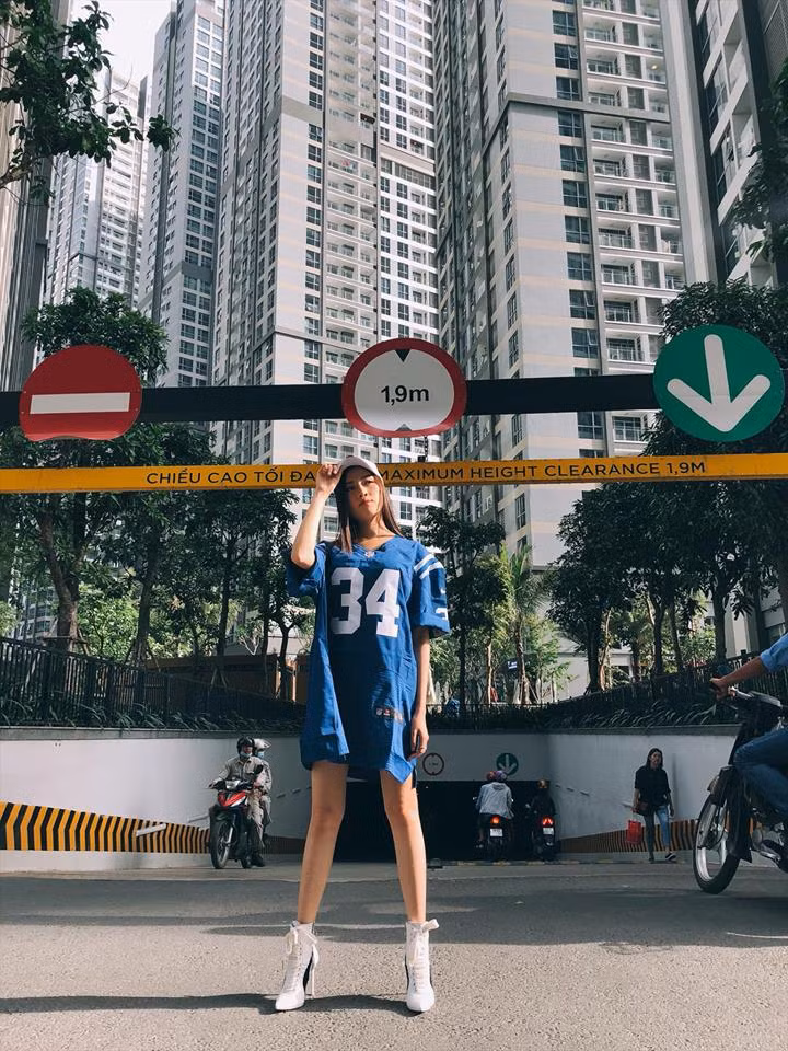 Dù vậy, ít ai biết rằng Thanh Huyền chỉ cao 1m65, đây là chiều cao không thực sự ấn tượng nhưng cô nàng này lại có đôi chân dài đến 1,1m.
