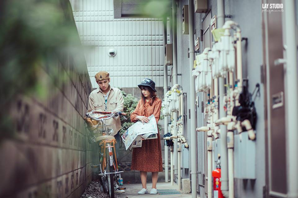 Nói về quá trình thực hiện, Xuân Hậu có chia sẻ rằng luôn phải chỉnh màu sắc trên máy để thể hiện tốt nhất nắng ấm dịu dàng bởi Tokyo đang lạnh tê tái vì nhiệt độ hạ xuống chỉ còn 3 độ C.