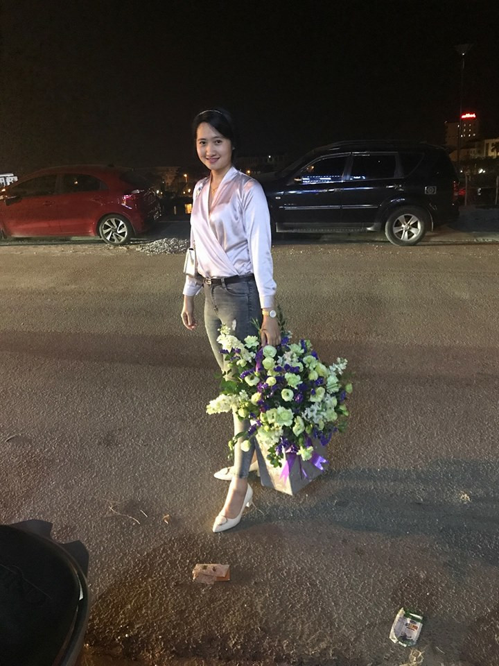 Thậm chí, nhiều bạn bè của Hải Yến còn vui vẻ nói rằng dù ít son phấn nhưng đôi má của cô bạn này luôn ửng hồng và khiến càng chàng trai chết mê.