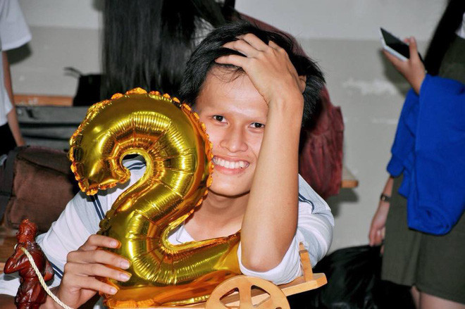 Biểu cảm đã khó tả rồi, không có lông mày khiến mọi thứ càng trở nên ảm đạm hơn.