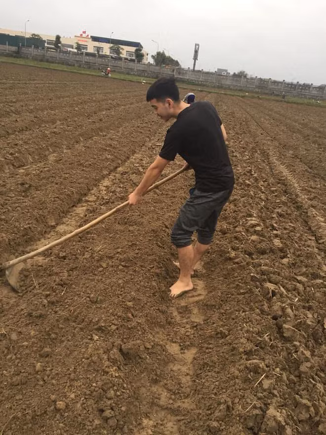 Thương cha, thương mẹ nên việc gì bạn cũng có thể làm hết, không sợ khổ.