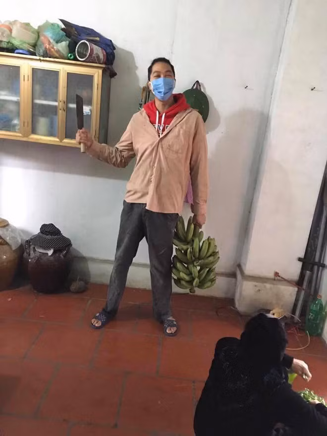 Sau này chẳng may thất nghiệp, gia đình có giao cho vườn chuối để chăm thì cũng chẳng lo chết đói.