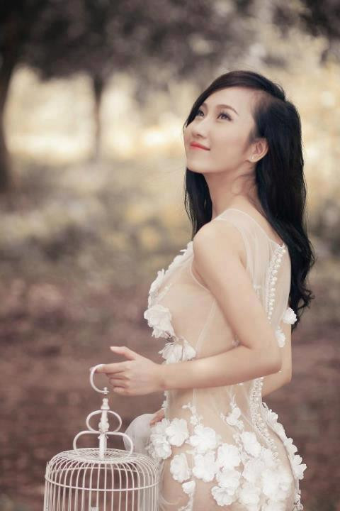 Trong tương lai, cô mỹ nhân 9X này sẽ tổ chức các minishow tại Hà Nội và đây chắc chắn sẽ là bước ngoặt trong sự nghiệp solo của cô cùng dòng nhạc phù hợp với giới trẻ.