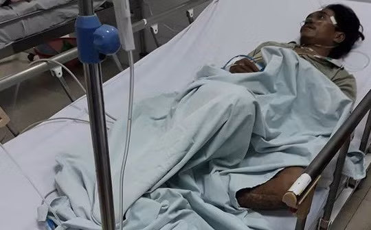 Ông BNướch Gieo đang điều trị tại bệnh viện