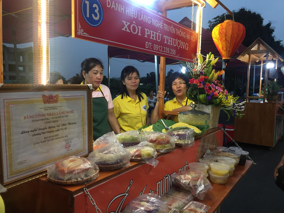 Xôi Phú Thượng một đặc sản của thực phẩm Hà thành từ xưa tới nay.