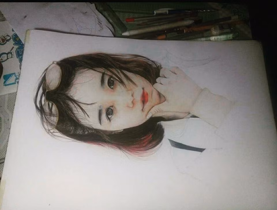 Nhìn qua những bức tranh Văn Định vẽ chắc chắn ai cũng phải thốt lên "Đẹp hơn cả người thật, tự nhiên và tỉ mỉ".