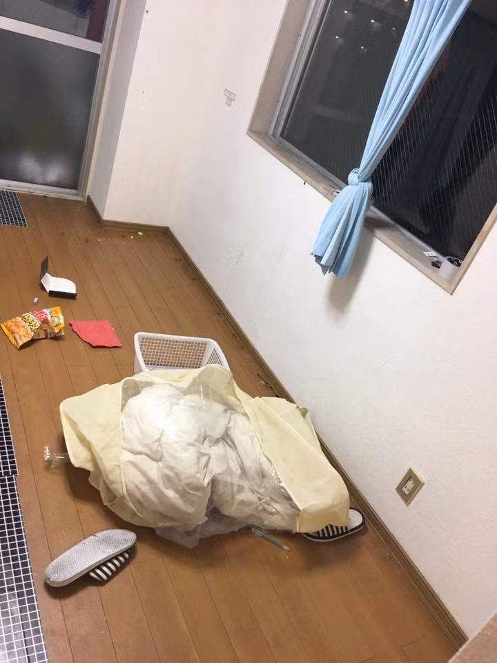 Nickname M.T chia sẻ: "Cho những thành phần thiếu ý thức như này thật bực mình. Ăn ở đã bẩn rồi lại còn thiếu ý thức. Đi quỵt tiền của người khác, làm ăn kinh doanh ai chẳng muốn hanh thông nhưng gặp những loại như này cần phải đốt vía ngay".