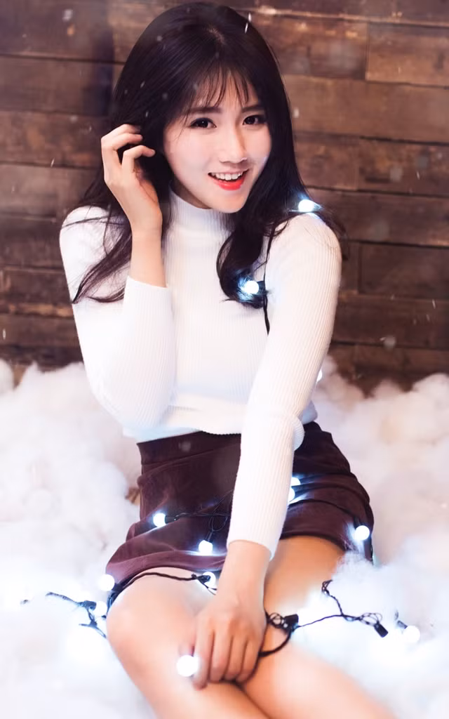 Mới đây, để chào đón một mùa Noel sắp đến, cô hot girl Sài thành này đã thực hiện một bộ ảnh mới mang đậm không khí Giáng sinh.