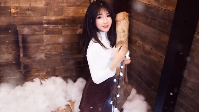 Với vẻ ngoài xinh xắn, cùng với trang phục không quá cầu kì, Kiều Trinh đã khiến các fan hâm mộ "chết mê chết mệt" với nhan sắc xinh đẹp không tì vết của mình.