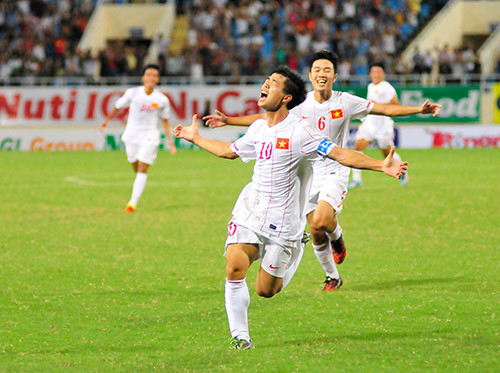 Dieu kinh hoang cho Cong Phuong voi chiec ao so 10?-Hinh-2