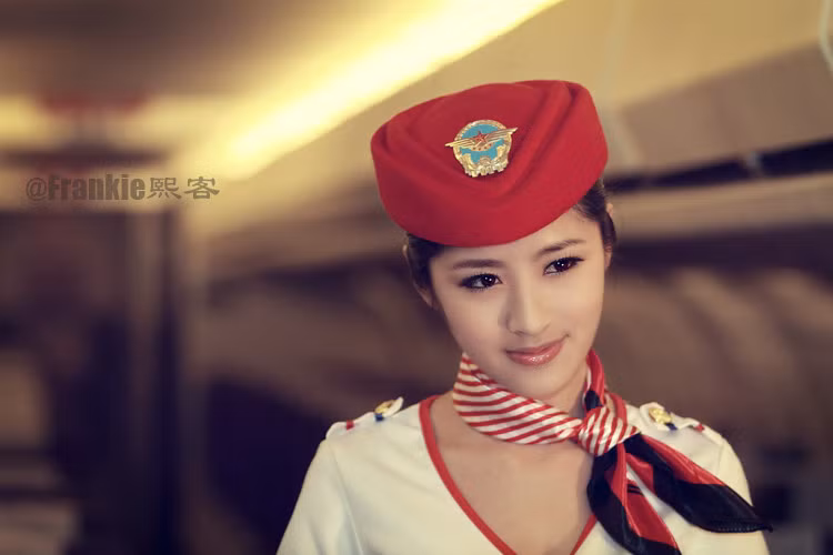 Không chỉ sở hữu gương mặt xinh đẹp, vóc dáng chuẩn, Triệu Lộ còn sở hữu nụ cười ngọt ngào và vẻ rạng rỡ, trẻ trung.