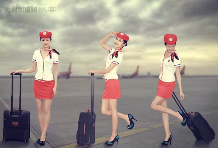 Nhưng vóc dáng cao ráo đẹp từng centimet của cô nàng nữ tiếp viên hàng không này. Khiến cô vẫn luôn dành được sự ngưỡng mộ của biết bao cô gái bình thường khác. Ảnh: Weibo.