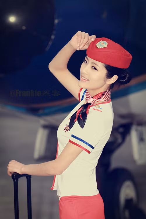 Bằng vẻ đẹp trời phú của mình, Triệu Lộ khiến nhiều trái tim si mê của cánh mày râu bị hạ gục ngay khi mới gặp mặt.