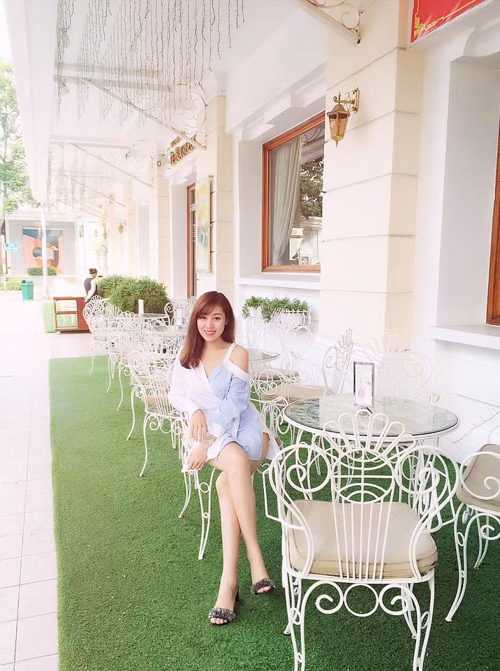 Trước đó như đã thông tin, vào tối 19/3, trên mạng xã hội Facebook lan truyền thông tin ông Đỗ Trọng Hưng - Phó bí thư Thường trực Tỉnh ủy Thanh Hóa có "bồ nhí". Cùng với đó là các tin nhắn, hình ảnh thể hiện việc nhắn tin qua lại với nhiều nội dung nhắc đến thông tin nội bộ của tỉnh Thanh Hóa và đời tư của ông Đỗ Trọng Hưng.