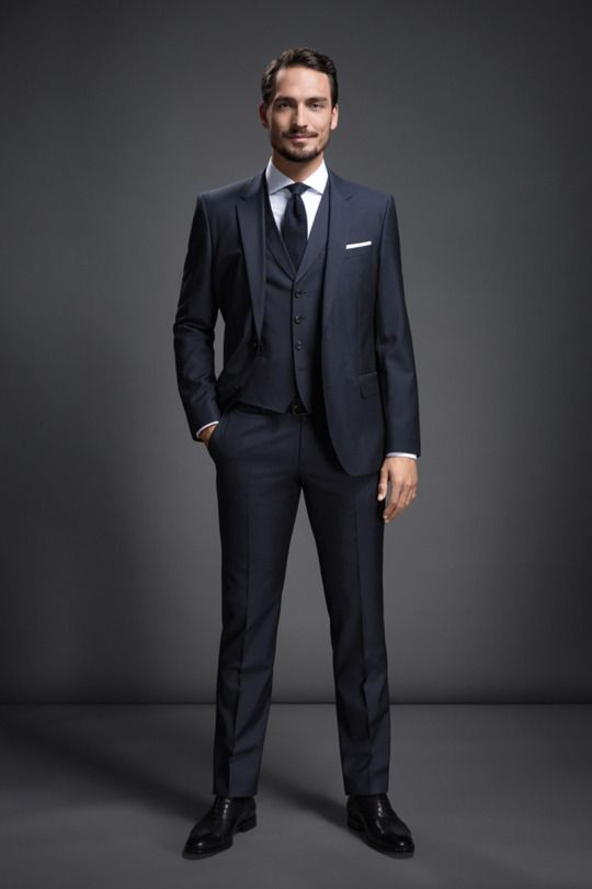 Trung vệ Mats Hummels của ĐT Đức nổi tiếng với thể hình cao lớn và gương mặt góc cạnh, nam tính vì vậy không quá khó để anh chàng này lọt vào đội hình đẹp trai nhất kỳ World Cup năm nay.