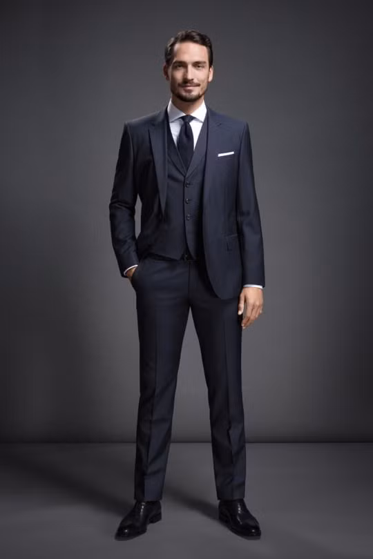 Trung vệ Mats Hummels của ĐT Đức nổi tiếng với thể hình cao lớn và gương mặt góc cạnh, nam tính vì vậy không quá khó để anh chàng này lọt vào đội hình đẹp trai nhất kỳ World Cup năm nay.