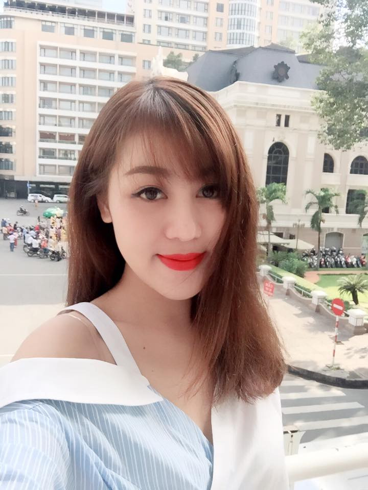 Ngay sau khi tin đồn về mình được đăng tải trên mạng, Trang xác nhận mình chính là người xuất hiện trong nhiều hình ảnh được tung lên mạng làm dậy sóng dư luận vì liên quan đến lãnh đạo tỉnh Thanh Hóa vào tối một ngày trước.