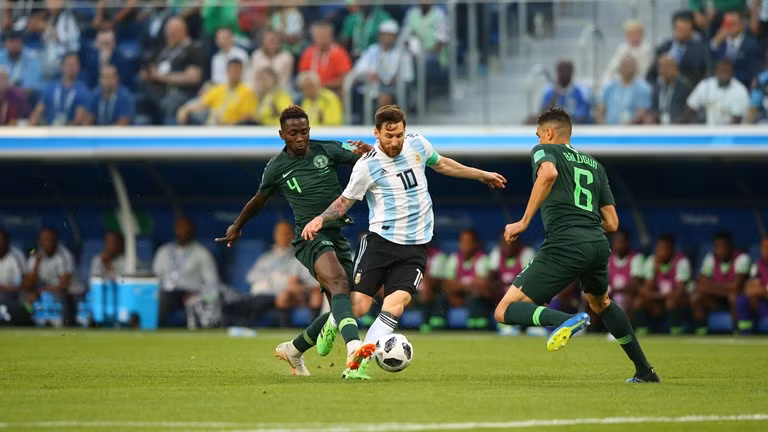 Messi loai Nigeria, giup Argentina lach qua cua hep-Hinh-6