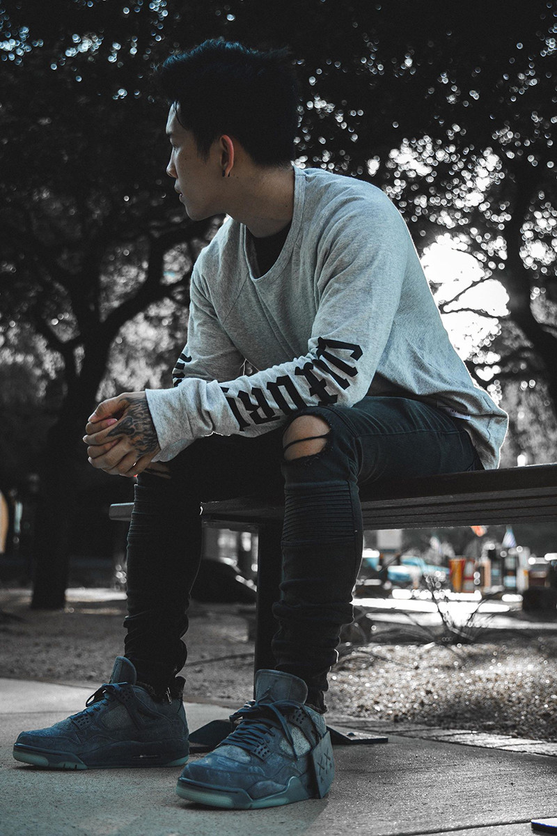 "Mỗi lần mua, mình đều chọn những đôi phù hợp với giá tiền. Có những đôi ra từ năm 2015 mà mình để dành đến giờ mới mua được vì giá quá cao" - Leo Nguyễn chia sẻ.