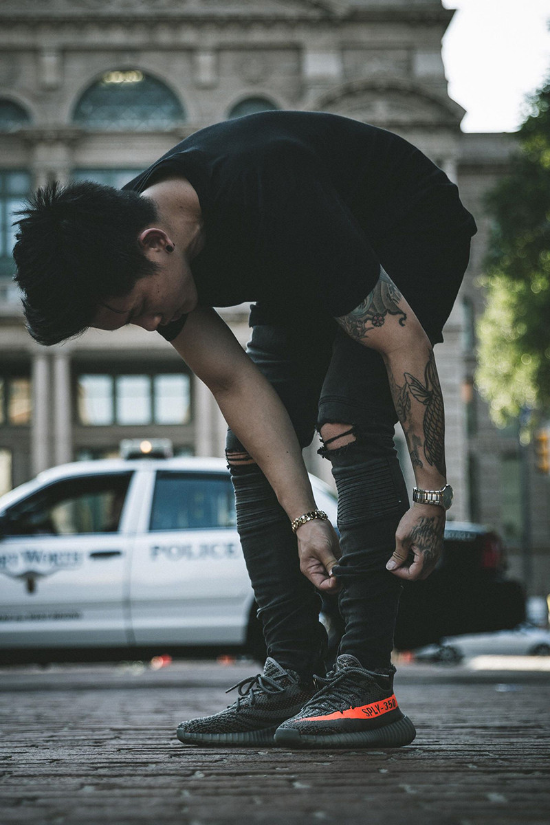 Với Leo Nguyễn, giày là niềm đam mê và cũng là mục tiêu phấn đấu mỗi ngày. Để các đôi giày không trở thành vật trưng bày, anh chàng này vẫn thường thay phiên sử dụng các đôi tùy thuộc vào hoàn cảnh và mục đích.