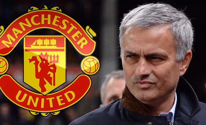 Mourinho được bơm tiền tuyển quân gấp: Jose Mourinho sẽ được BLĐ MU cấp 80 triệu bảng để mua sắm trong mùa đông tới. Nhà cầm quân người Bồ Đào Nha muốn bổ sung lực lượng trong mùa đông, với một vài mục tiêu ở các vị trí trọng yếu như hậu vệ cánh trái, tiền vệ lệch phải và tiền vệ công. Những người thừa như Luke Shaw hay Darmian cũng bị rao bán để tăng thêm ngân quỹ. Ảnh: Daily Star