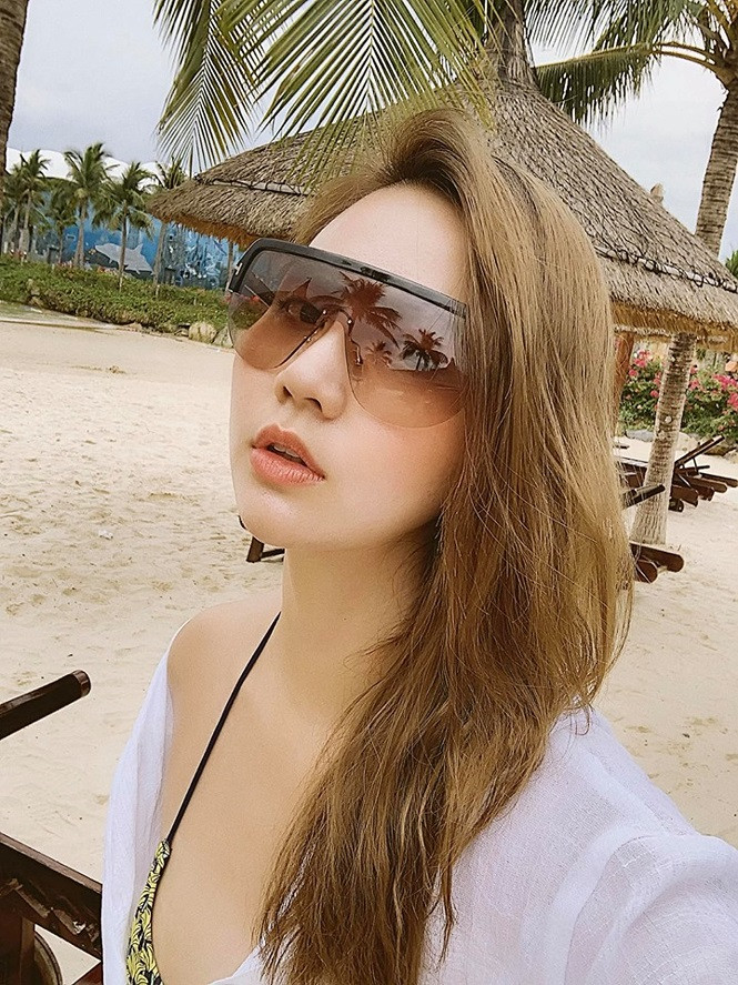 Ngắm Huyền Lizzie nhiều người phải công nhận rằng, thời gian là điều không thể chạm vào cô nàng này.