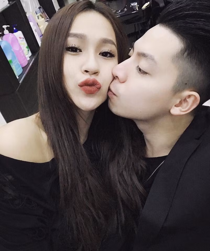 Sự nghiệp của DJ Tít từng có thời gian chững lại sau khi cô bất ngờ lập gia đình vào cuối năm 2016 vừa qua. Nhưng sau khi bí mật tổ chức đám cưới, cô nàng này đã cố gắng quay trở lại với công việc ngay khi có thể.