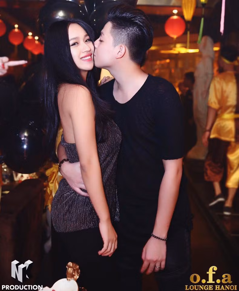 Đặc biệt mới đây, cô nàng DJ nổi tiếng này đã khoe những bức ảnh cùng người chồng điển trai của mình tại trời Âu cực lãng mạn.