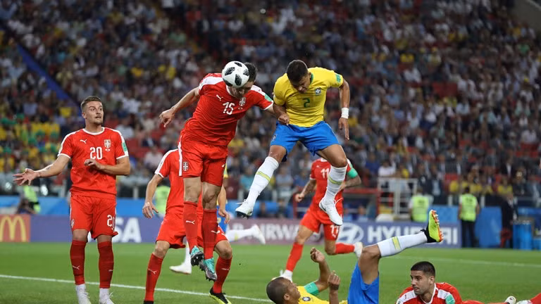 Vuot qua Serbia, Brazil duong hoang tien vao vong 1/8 World Cup 2018 voi ngoi dau