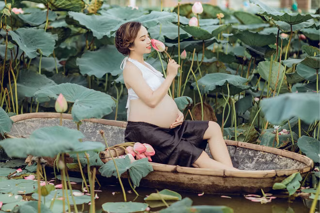 Dù mang bầu ở tháng thứ 8 nhưng do trước đây là một huấn luyện viên Aerobic nên chị Hải Yến tỏ ra khá nhanh nhẹn.