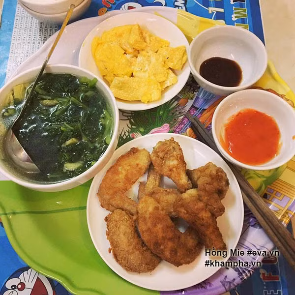 Tuyết Hồng cũng tiết lộ, cô đã có bạn trai và người yêu của cô nàng cũng rất thích ăn những mâm cơm vừa ngon vừa sạch mà Tuyết Hồng nấu nướng.