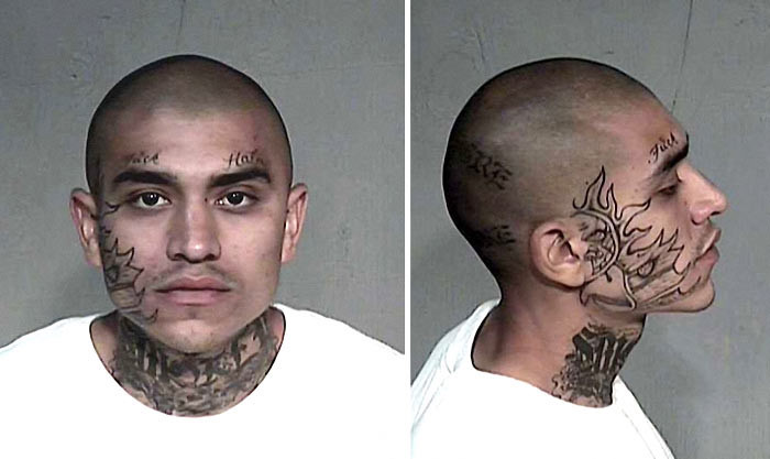 Không ít người dân ra đường phải giật mình khi đằng trước, bên cạnh mình là những bạn trẻ xăm kín mặt và cho rằng đây là sự đú đởn, học đòi thái quá theo những kẻ phạm tội phương Tây.