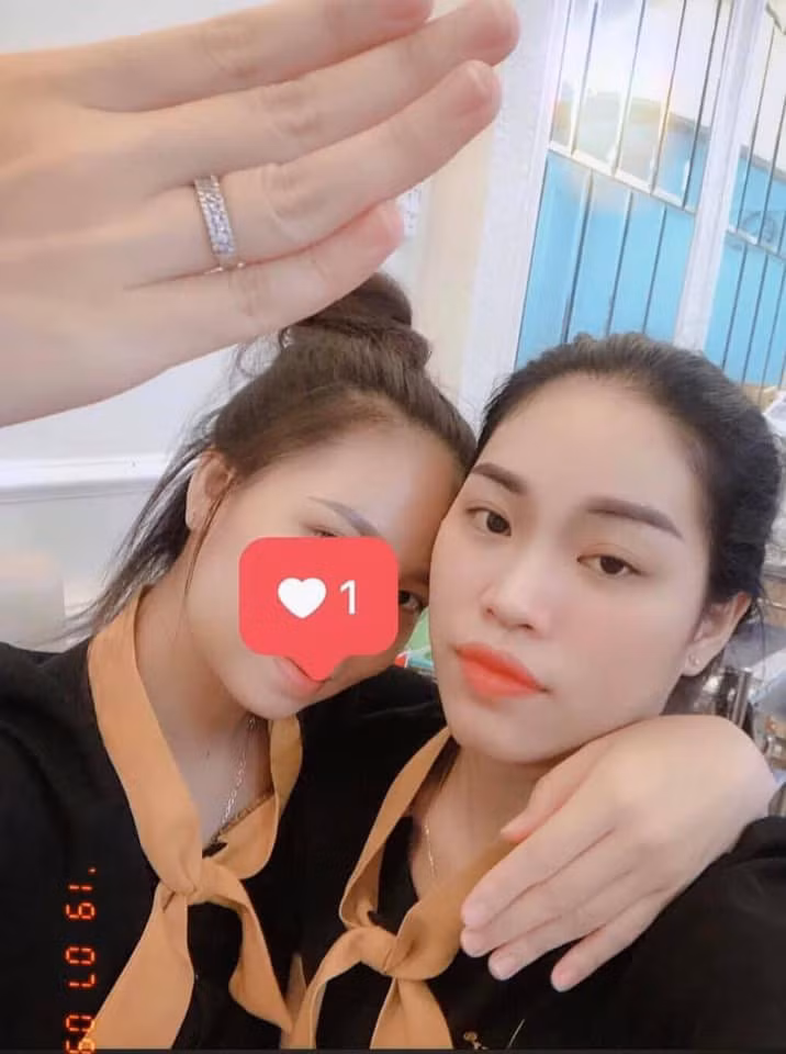 Bạn trai không có thì chị em nương tựa nhau để có người rước.