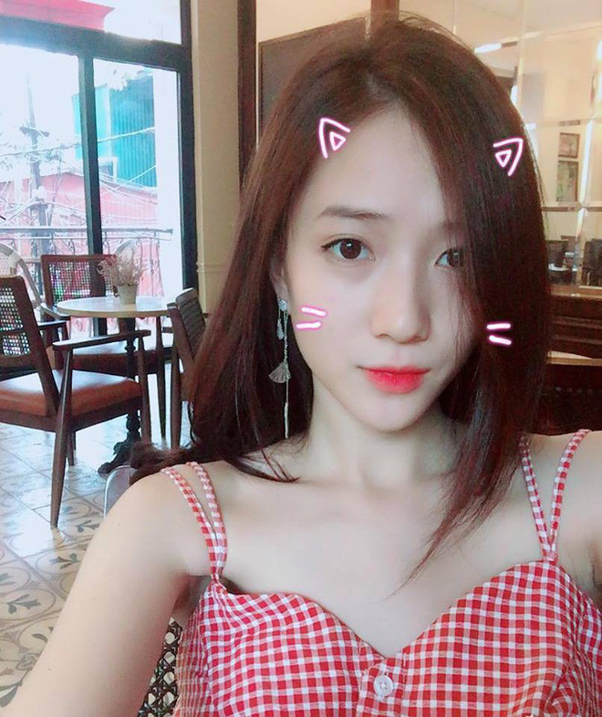 Sau khi vào đại học, cô nàng không tham gia nhiều hoạt động nghệ thuật mà chỉ chăm chỉ tập trung học. Dẫu vậy, Trâm Anh vẫn nhận được rất nhiều sự quan tâm vì nhan sắc ngày càng mặn mà cùng mối tình ngọt ngào với nam ca sĩ Justa Tee.