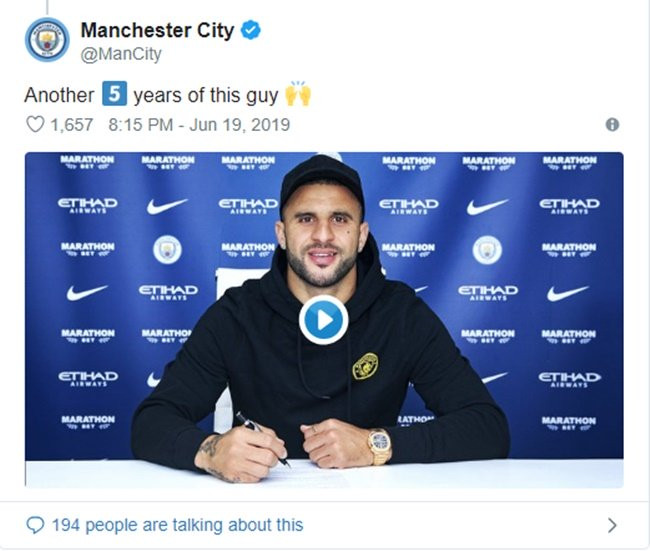 Nhà ĐKVĐ Ngoại hạng Anh vừa xác nhận việc chính thức gia hạn hợp đồng mới với một trụ cột. Cụ thể, Man City đã thành công ký kết giao kèo mới với Kyle Walker, người đã thi đấu tròn 100 trận cho đội chủ sân Etihad trên mọi đấu trường trong 2 mùa giải vừa qua.