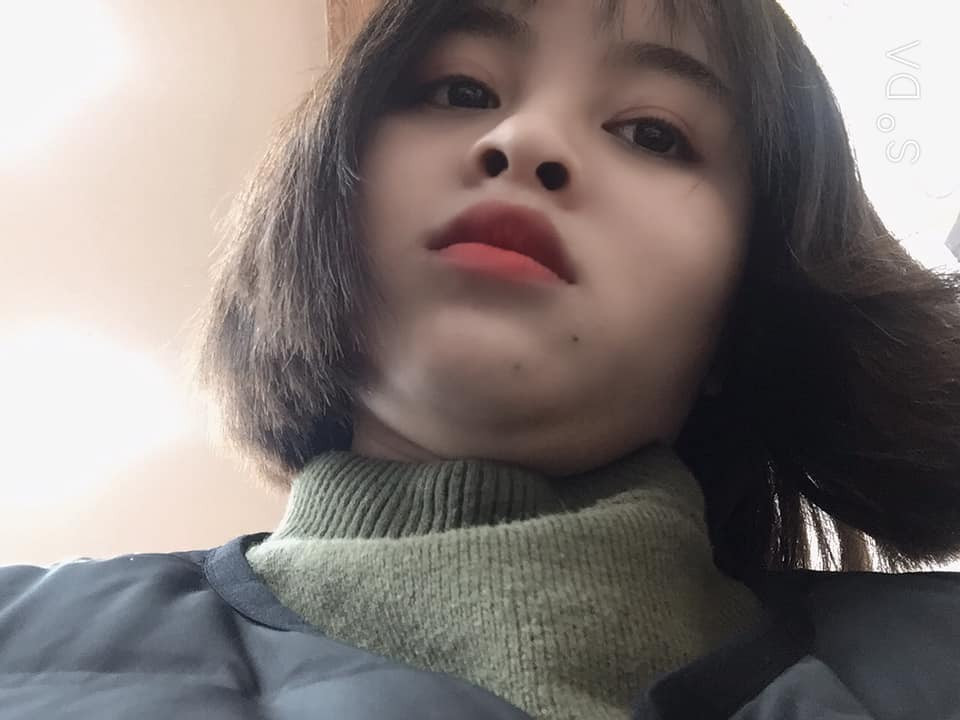 Nếu một ngày bạn buồn, hãy selfie với chiếc cằm nọng và tự cười vào mặt. Cằm nọng đáng yêu.