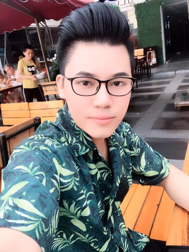 Chia sẻ về tuổi thơ của mình, tiến sĩ 9X cho biết rằng: "Ngay từ bé mình đã không được sống trong tình cảm của đầy đủ thành viên trong gia đình. Cha gặp tai nạn giao thông, mẹ gánh cả gia đình và đi đi về về giữa Hà Nội và Nghệ An 5 năm trời để lo cho cha. Cuộc sống cơ cực là động lực để Cường phấn đầu để thay đổi cuộc sống và phụ giúp gia đình".