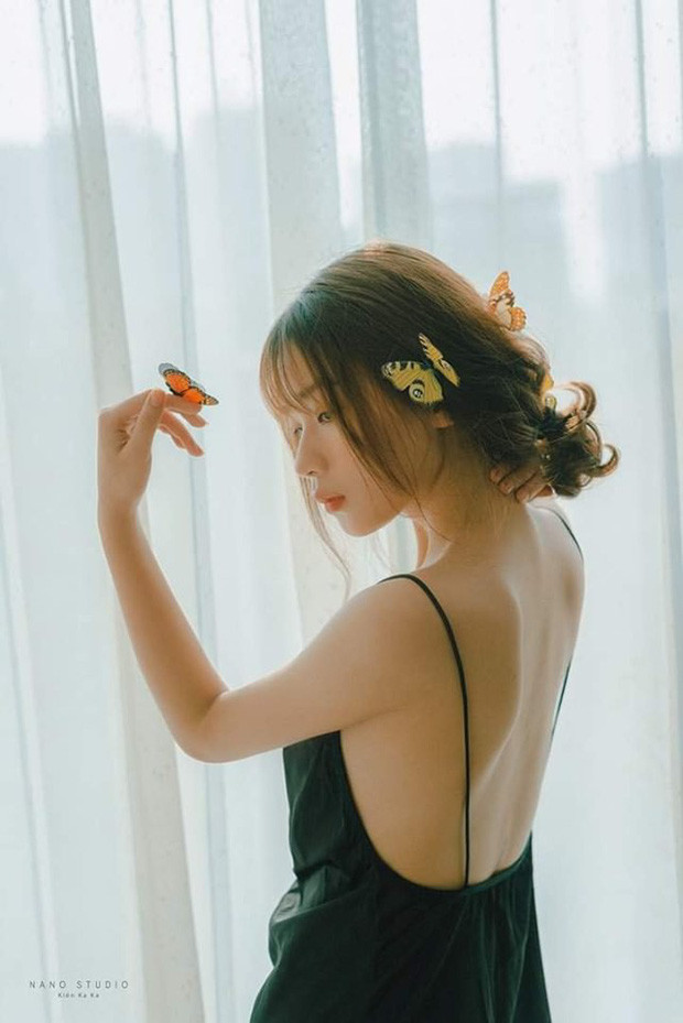 Trong nhiều shot hình, Huyền Trang thể hiện thần thái cuốn hút, gợi cảm nhưng cũng không kém phần cá tính, mạnh mẽ, khác hẳn với sự bánh bèo và mềm yếu trước đây.