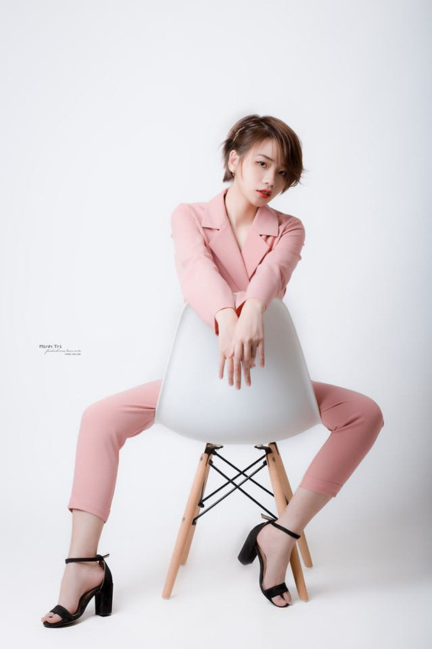 Điểm nhấn trong sự lột xác của Huyền Trang đó là màn giảm cân sau 1 năm buông thả của mình. Cô nàng này đã trở về với thân hình mảnh mai với vòng eo 62 cm (giảm từ 71 cm xuống nhờ ăn uống hợp lý và kiên trì gập bụng).