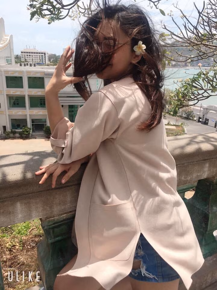 Khi bạn gái bạn quá xinh và bạn không muốn cho ai ngắm.