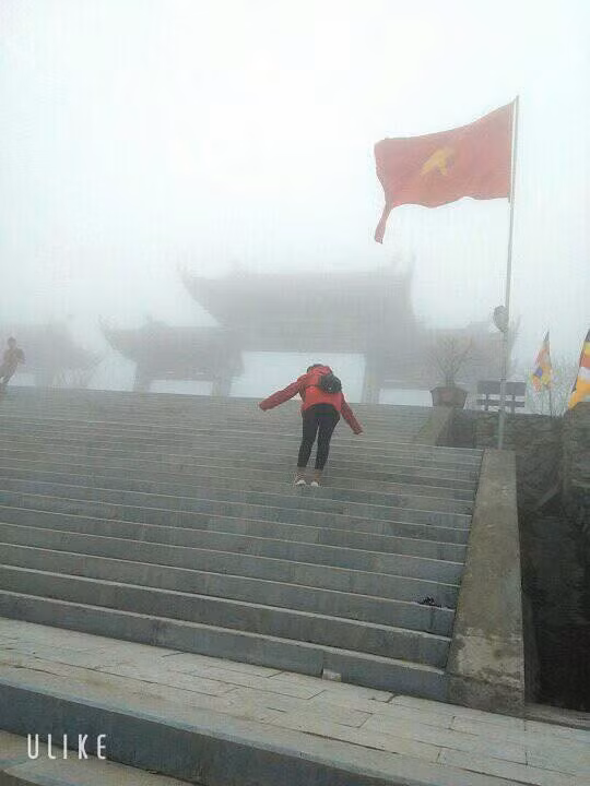 Chụp 1001 tấm thì chắc 999 tấm chộp được khoảnh khắc mình trông ngớ ngẩn thế này, chẳng hiểu bạn trai nghĩ gì?