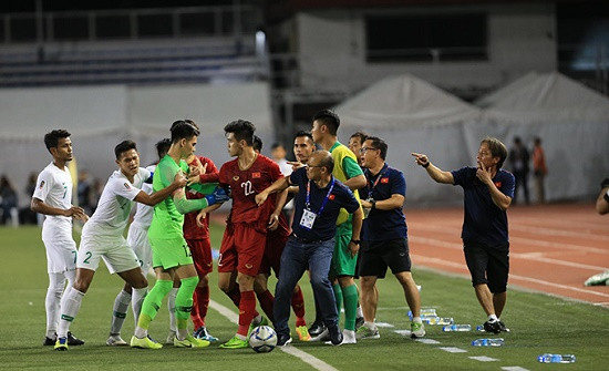 Ha guc “dai bang” Indonesia, U22 Viet Nam bat bai tai SEA Game 30