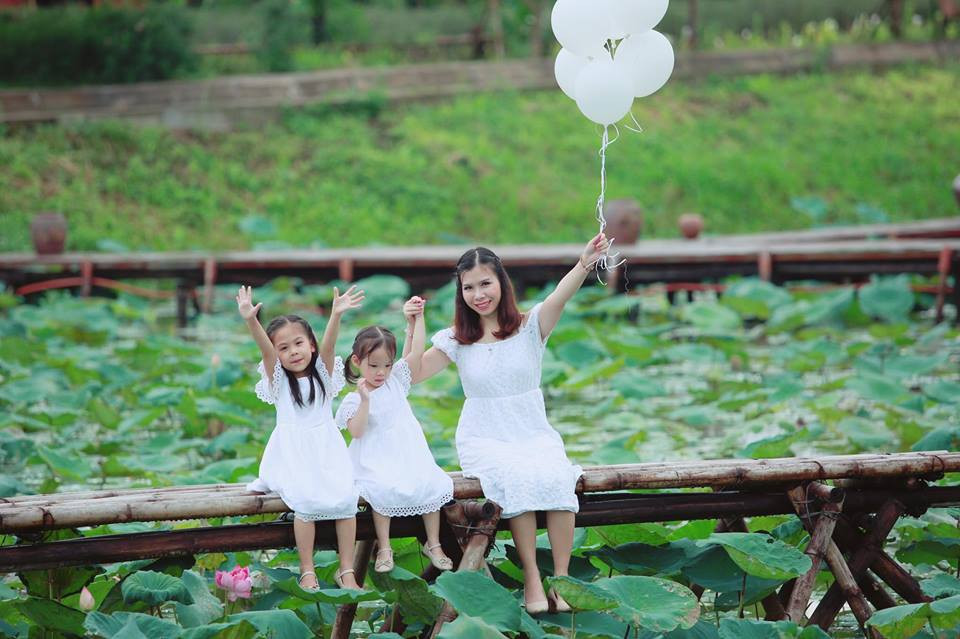 Sau những bộn bề lo toan cuộc sống, có được những giây phút rảnh rỗi chị Giang đều dành trọn bên hai cô con gái, mang đến cho con gái cảm giác ấm áp, bình yên.