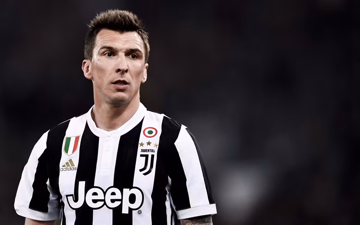 Mourinho chưa hài lòng với hàng công của MU và muốn sắm tiền đạo giá rẻ từ Juventus là Mandzukic.