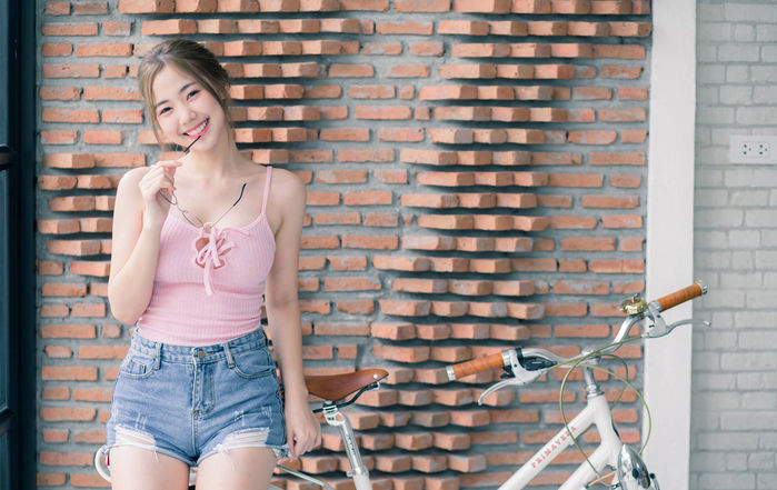 Theo ý kiến bình luận của nhiều dân mạng, Nilawan Iamchuasawad sở hữu khuôn mặt “học sinh” và thân hình chuẩn "phụ huynh".